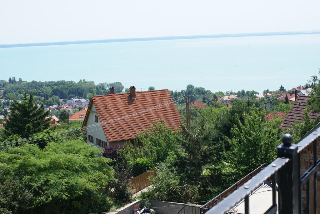 Sargarigo Apartman Haz Hotel Balatonalmádi Exterior foto