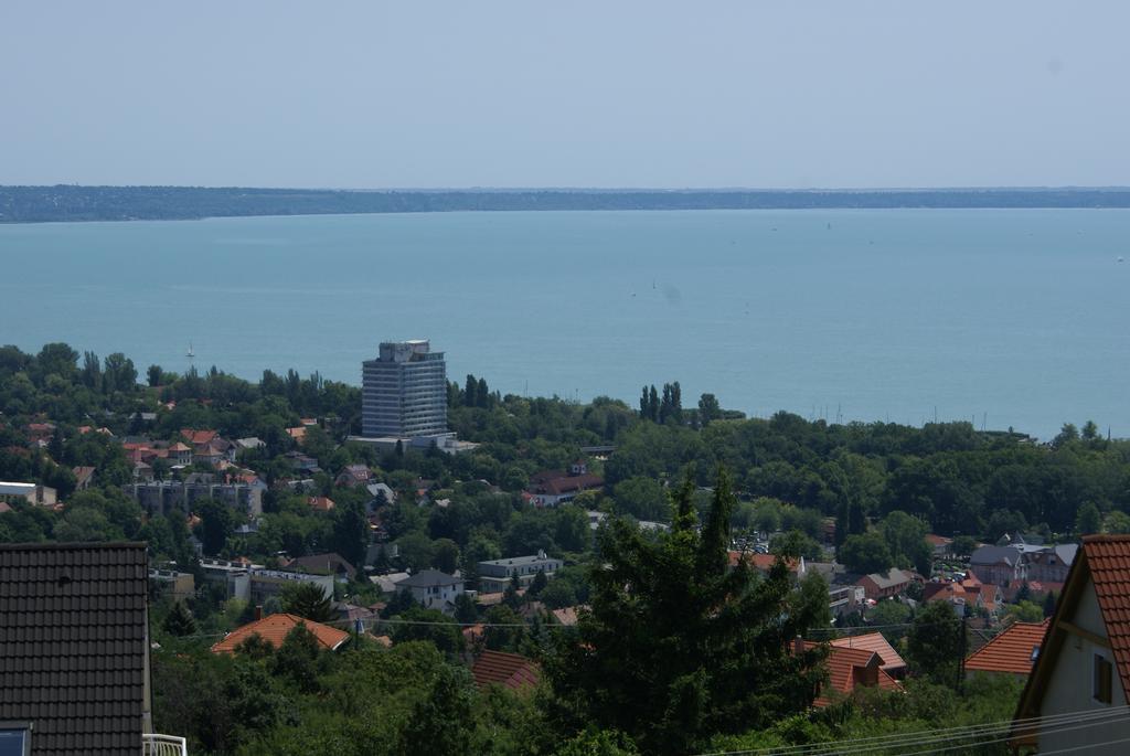 Sargarigo Apartman Haz Hotel Balatonalmádi Exterior foto